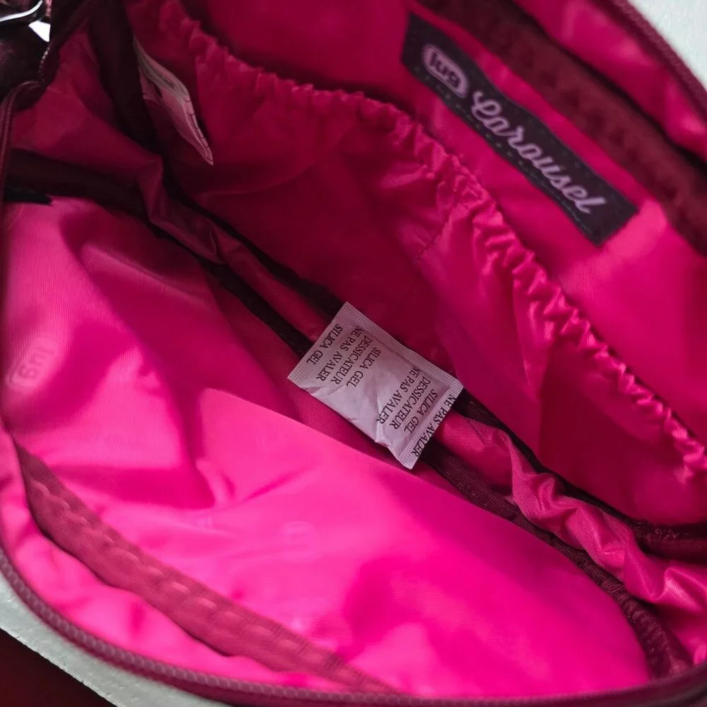 Lug Carousel RFID Small Crossbody Bag Quilted Lightweight Heart Red Adjustable S - Picture 6 of 7